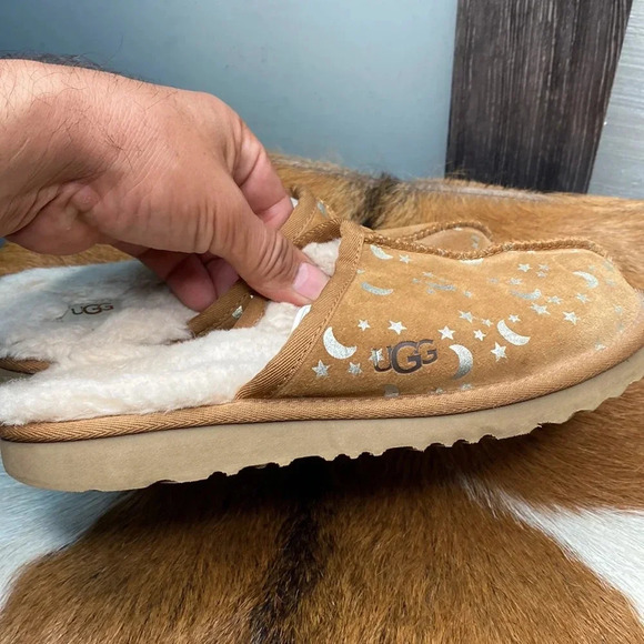 Womens UGG winter slippers size 6 chexk them out very nice thanks 🙏 - Picture 3 of 9